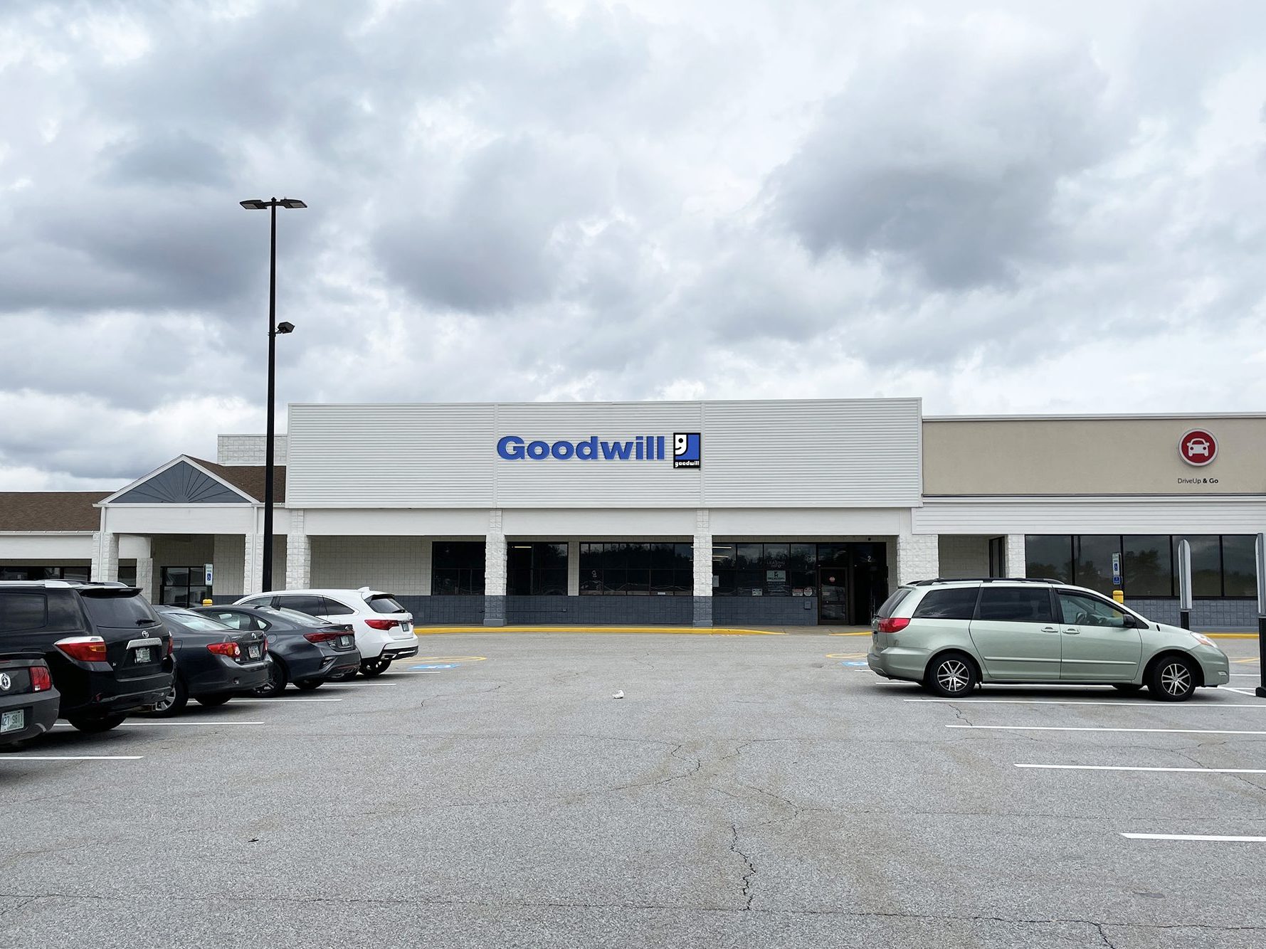 An exterior shot of the new Hooksett, NH Goodwill store and its parking lot